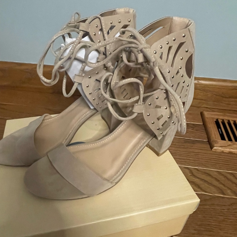 Women’s Lace-Up Cutout Block Heel Sandals - Nude Suede